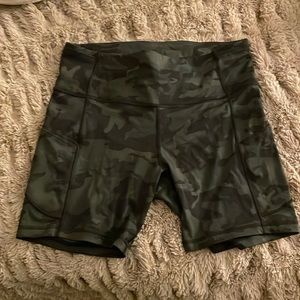 Lulu bike shorts